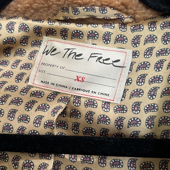 Free People Boucle Jacket. Mustard color. Size XS but oversized. Fits a M even! - Picture 5 of 9